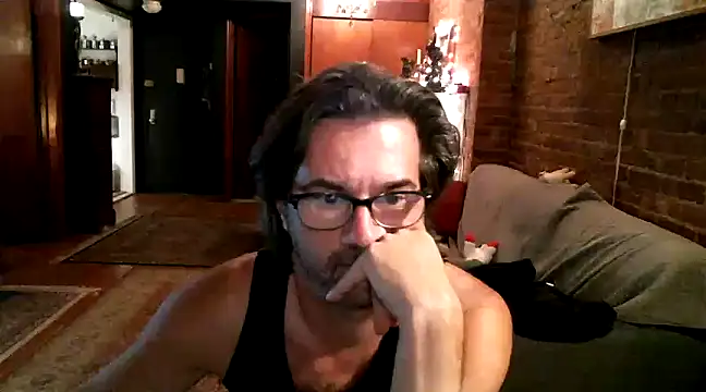 Snapshot of Johnny_Bottoms chatting on 12-19-24, 10:21 Johnny Bottoms online show from 12-19-24, 10:21