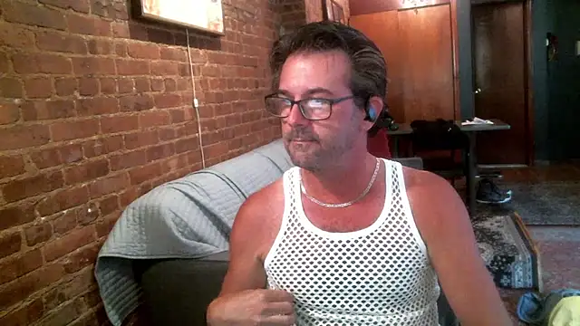 Snapshot of Johnny_Bottoms chatting on 09-14-25, 01:21 Johnny Bottoms online show from 09-14-25, 01:21