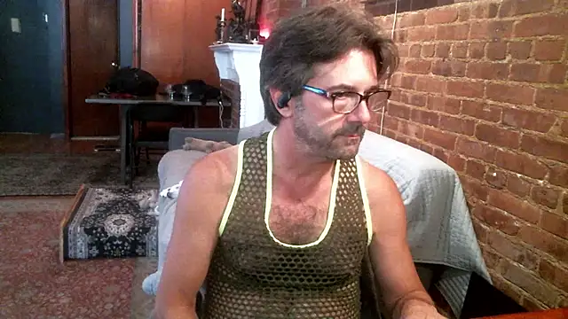 Snapshot of Johnny_Bottoms chatting on 10-19-25, 05:24 Johnny Bottoms online show from 10-19-25, 05:24