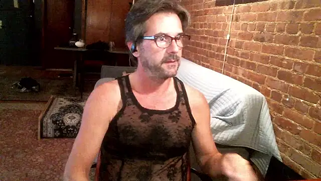 Snapshot of Johnny_Bottoms chatting on 10-22-25, 12:33 Johnny Bottoms online show from 10-22-25, 12:33