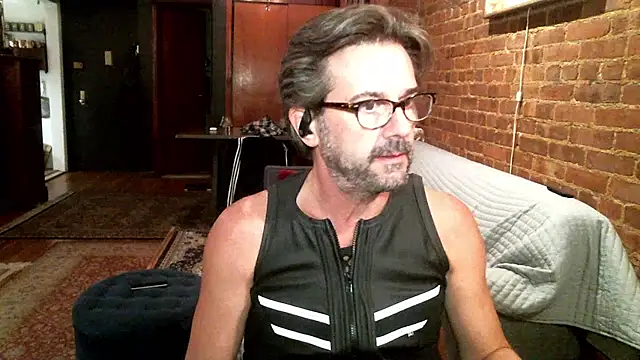 Snapshot of Johnny_Bottoms chatting on 10-23-25, 10:19 Johnny Bottoms online show from 10-23-25, 10:19