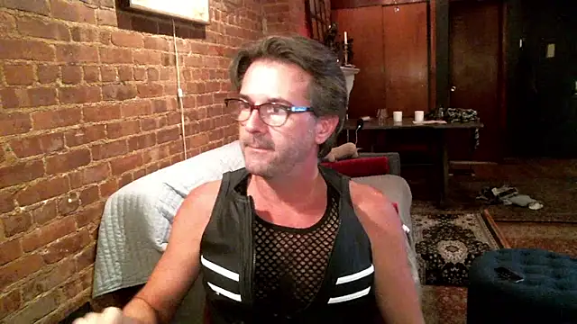 Snapshot of Johnny_Bottoms chatting on 10-28-25, 10:34 Johnny Bottoms online show from 10-28-25, 10:34