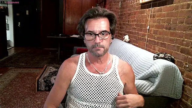 Snapshot of Johnny_Bottoms chatting on 11-21-25, 11:36 Johnny Bottoms online show from 11-21-25, 11:36