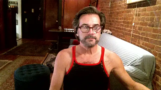 Snapshot of Johnny_Bottoms chatting on 12-14-25, 11:09 Johnny Bottoms online show from 12-14-25, 11:09