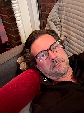 Snapshot of Johnny_Bottoms chatting on 12-17-25, 04:35 Johnny Bottoms online show from 12-17-25, 04:35