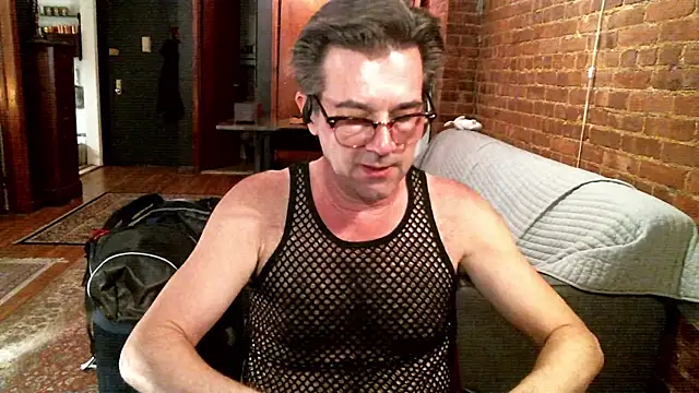 Johnny Bottoms online show from 04-05-26, 07:11