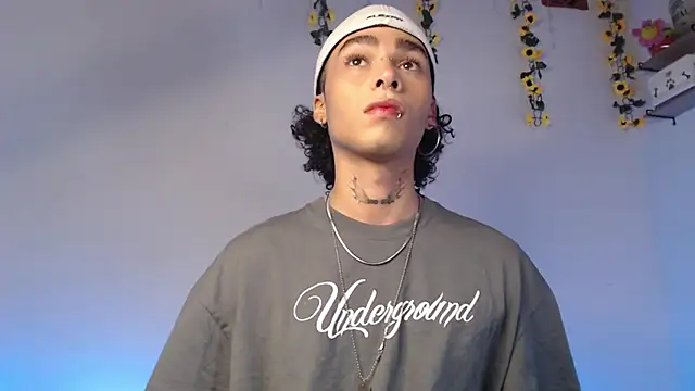 Snapshot of seven7xis chatting on 03-16-25, 04:52 seven7xis online show from 03-16-25, 04:52