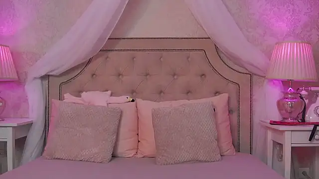 SashaMeow online show from 10-17-25, 04:20