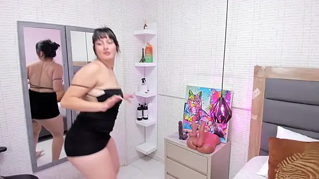 LOLAMAXI online show from 10-11-25, 02:48