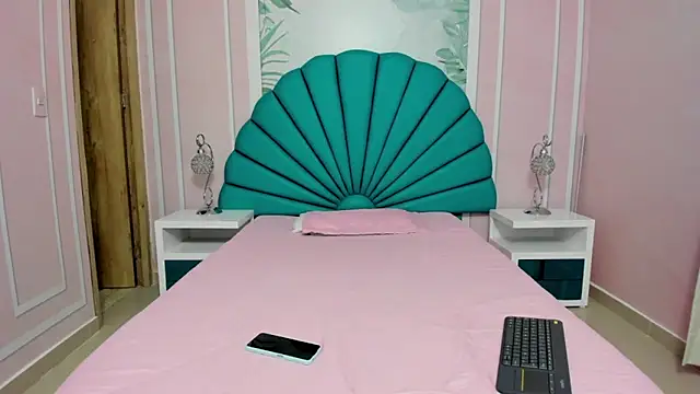 Daphne Fox  online show from 01-13-25, 11:19