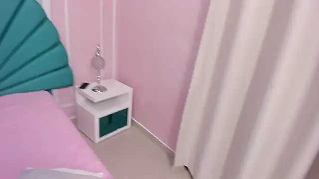 Daphne Fox  online show from 01-19-25, 06:31