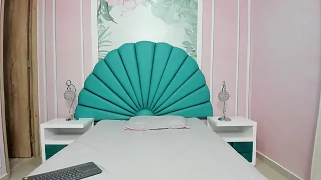 Daphne Fox  online show from 01-21-25, 02:11