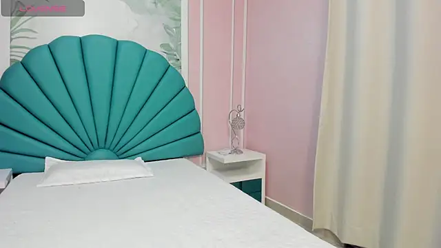 Daphne Fox  online show from 02-04-25, 09:38