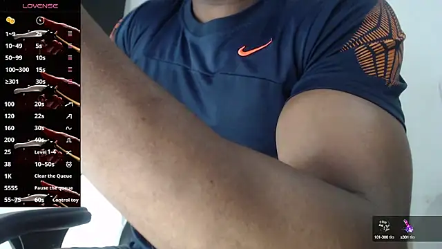 Snapshot of thomsom23 chatting on 10-15-25, 03:23 thomsom23 online show from 10-15-25, 03:23