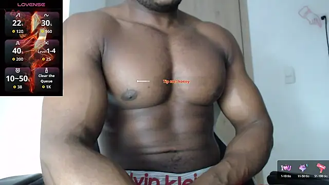 Snapshot of thomsom23 chatting on 11-14-25, 03:00 thomsom23 online show from 11-14-25, 03:00