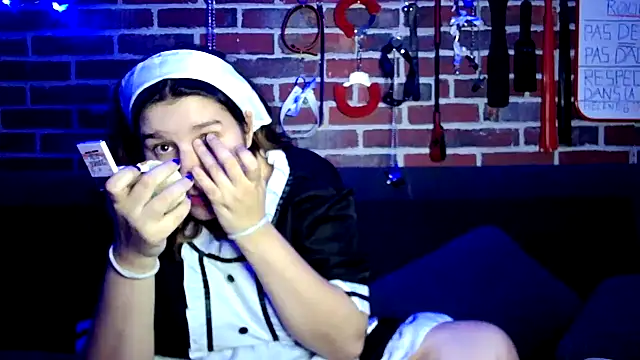 Snapshot of Heleneecesmecs2 chatting on 11-06-25, 09:37 Heleneecesmecs2 online show from 11-06-25, 09:37