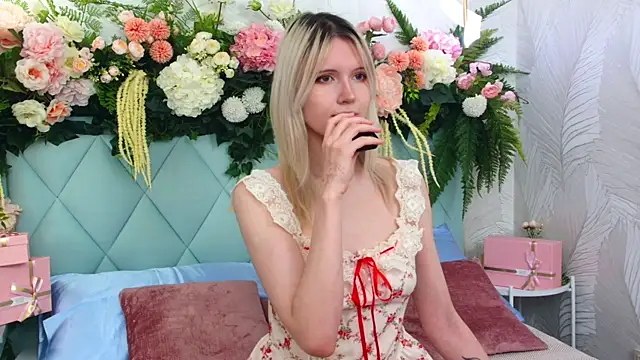 NellieLoyns online show from 12-22-25, 06:49