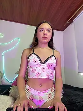 Snapshot of Valen_sr_ chatting on 12-28-24, 08:36 Valen sr online show from 12-28-24, 08:36