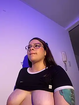 Snapshot of Sophia_cyrus11 chatting on 03-21-25, 11:23 Sophia cyrus11 online show from 03-21-25, 11:23