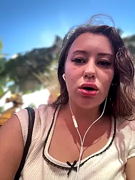 Snapshot of AndreaMood chatting on 12-18-25, 02:50 AndreaMood online show from 12-18-25, 02:50