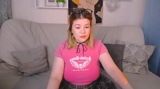 TessPleasure online show from 01-31-25, 04:47