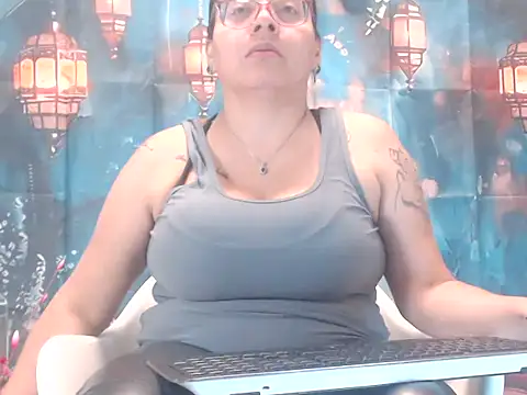 Snapshot of Tanyabigtits chatting on 10-13-25, 12:05 Tanyabigtits online show from 10-13-25, 12:05