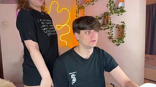 RobertAndLinela online show from 09-22-25, 03:08