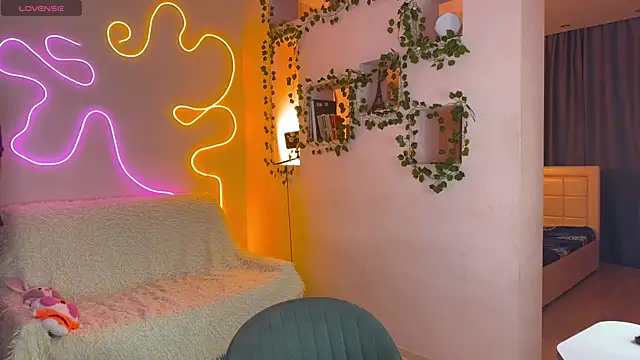 RobertAndLinela online show from 09-28-25, 03:23