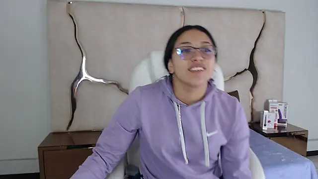 IsabellRodriguez18 online show from 03-05-25, 04:13