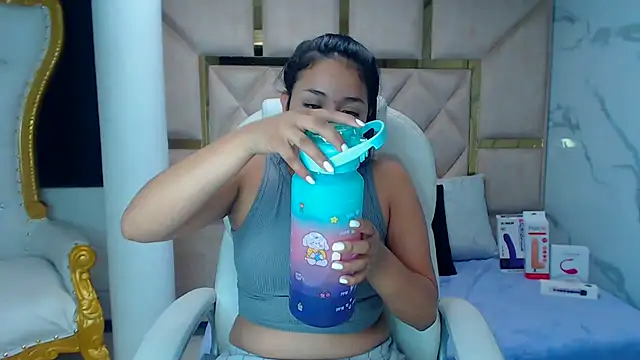 IsabellRodriguez18 online show from 03-07-25, 07:19