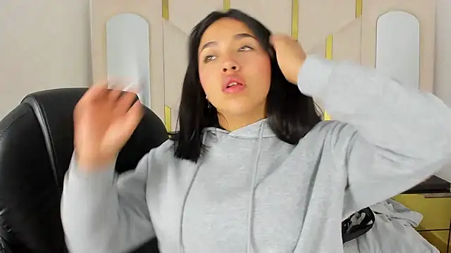 IsabellRodriguez18 online show from 10-01-25, 03:12