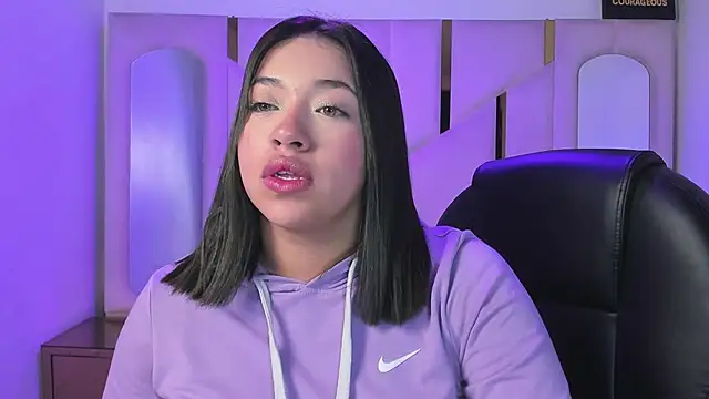 IsabellRodriguez18 online show from 04-06-26, 05:19