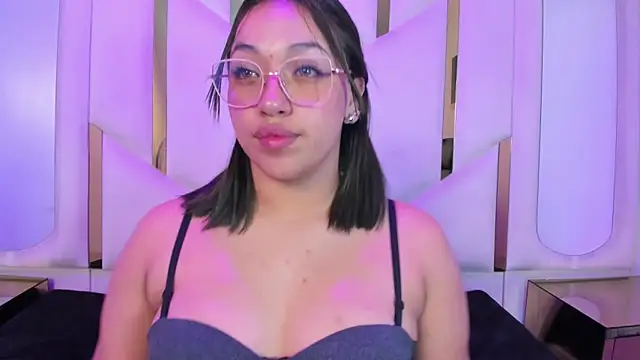 IsabellRodriguez18 online show from 04-11-26, 07:45