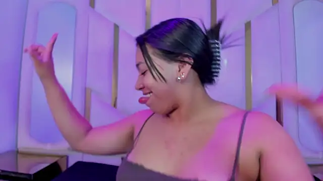 IsabellRodriguez18 online show from 04-12-26, 03:55