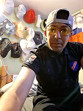 Snapshot of zeus2630 chatting on 12-14-25, 09:52 zeus2630 online show from 12-14-25, 09:52