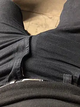 Snapshot of 22TT2295 chatting on 12-29-24, 08:00 22TT2295 online show from 12-29-24, 08:00