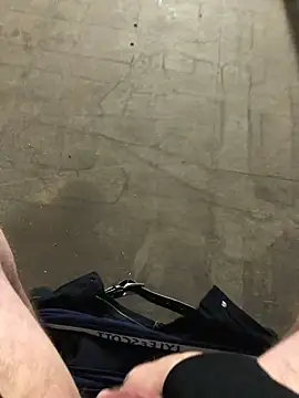 Snapshot of 22TT2295 chatting on 12-29-24, 11:18 22TT2295 online show from 12-29-24, 11:18