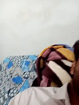 Snapshot of playboyz77 chatting on 01-01-25, 02:31 playboyz77 online show from 01-01-25, 02:31