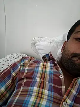 Snapshot of playboyz77 chatting on 10-13-25, 05:40 playboyz77 online show from 10-13-25, 05:40