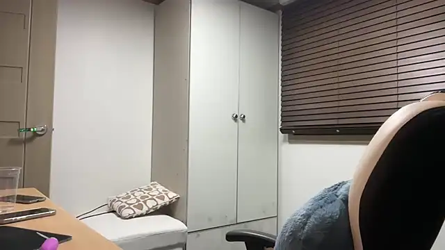 yunasuka online show from 12-28-24, 01:06