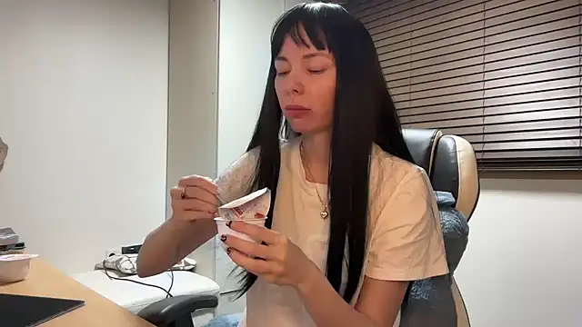 yunasuka online show from 01-11-25, 07:16