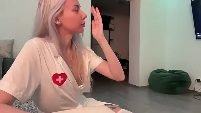 yunasuka online show from 02-06-25, 01:49