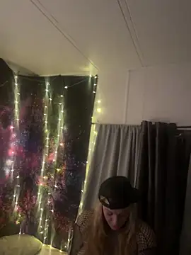 Snapshot of kayNkris chatting on 12-22-25, 09:17 kayNkris online show from 12-22-25, 09:17