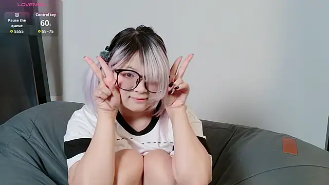 Snapshot of Yu_UwU_ chatting on 04-04-26, 02:36 Yu UwU online show from 04-04-26, 02:36