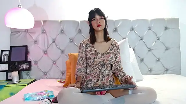 Snapshot of ravennocturne chatting on 01-14-25, 02:00 ravennocturne online show from 01-14-25, 02:00