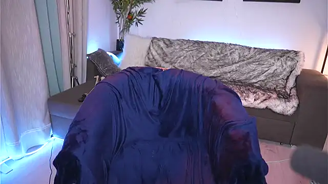 Magnetic Amy online show from 01-11-25, 02:36