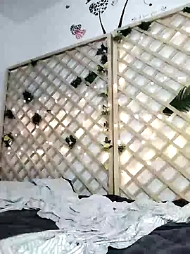 Snapshot of Mia_WAll chatting on 01-22-25, 01:10 Mia WAll online show from 01-22-25, 01:10