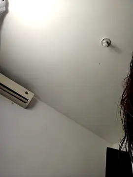 Snapshot of Mia_WAll chatting on 01-22-25, 01:21 Mia WAll online show from 01-22-25, 01:21