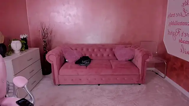 Snapshot of evanew_ chatting on 02-12-25, 01:19 evanew online show from 02-12-25, 01:19