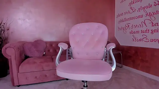 Snapshot of evanew_ chatting on 02-14-25, 12:09 evanew online show from 02-14-25, 12:09